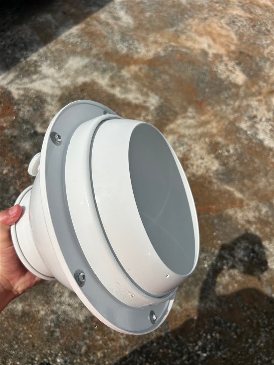 Round ceiling air diffuser checked on site